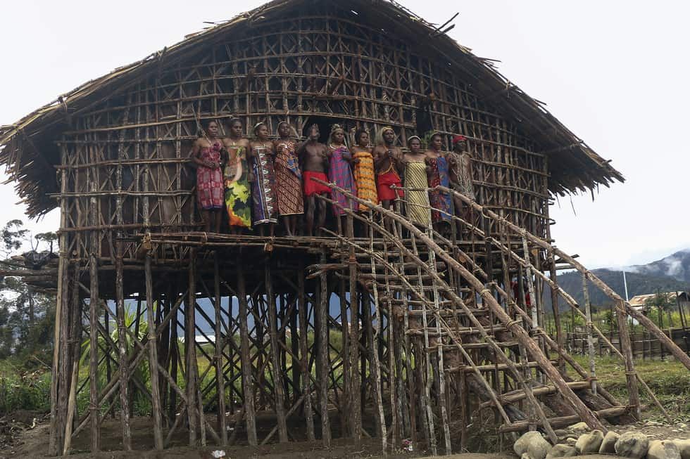 rumah adat kaki seribu