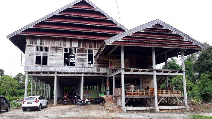 Rumah Adat Banua Maoge Wotu