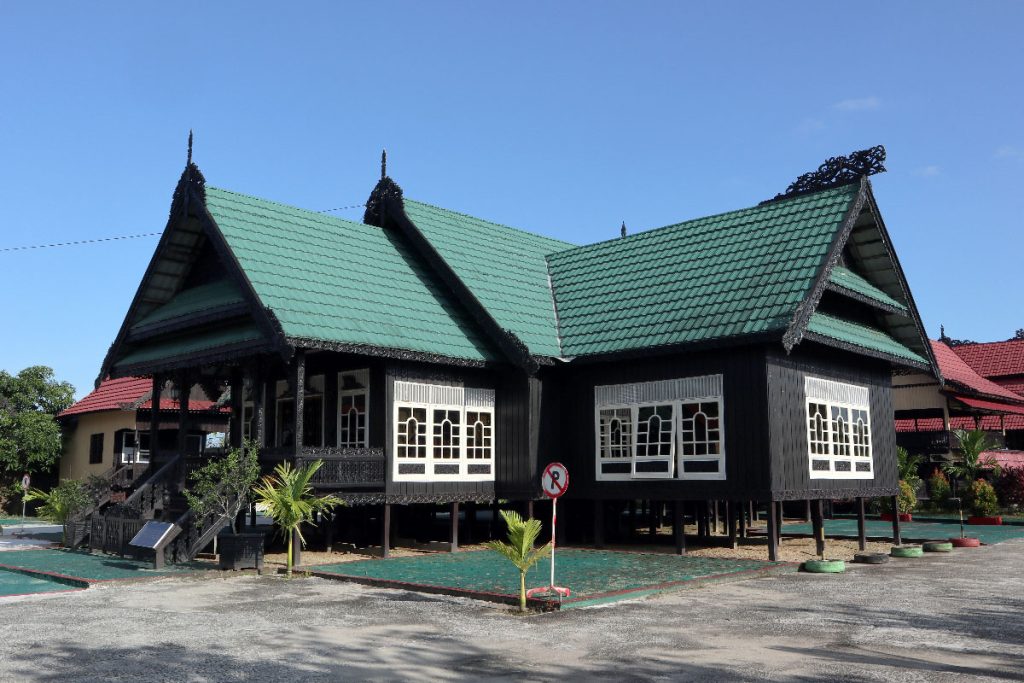 rumah adat kalimantan utara baloy