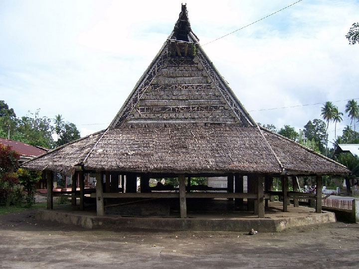 Rumah Adat Sasadu