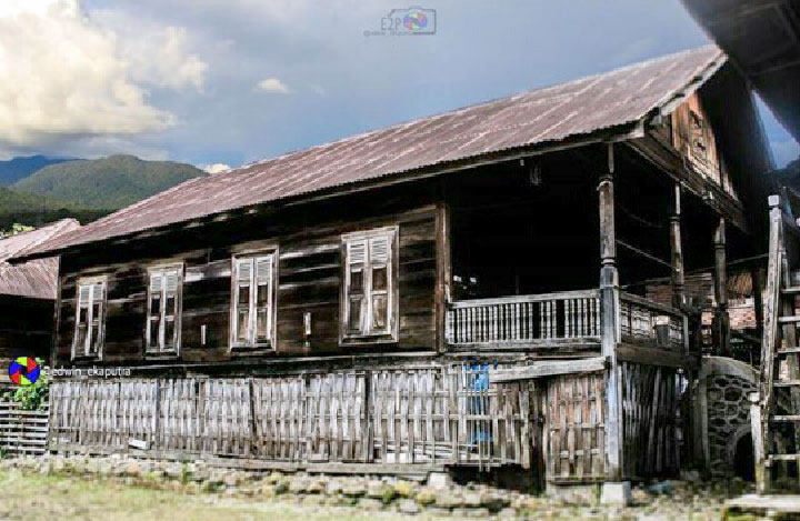 Rumah Larik Panjang