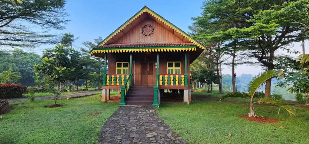 rumah adat betawi