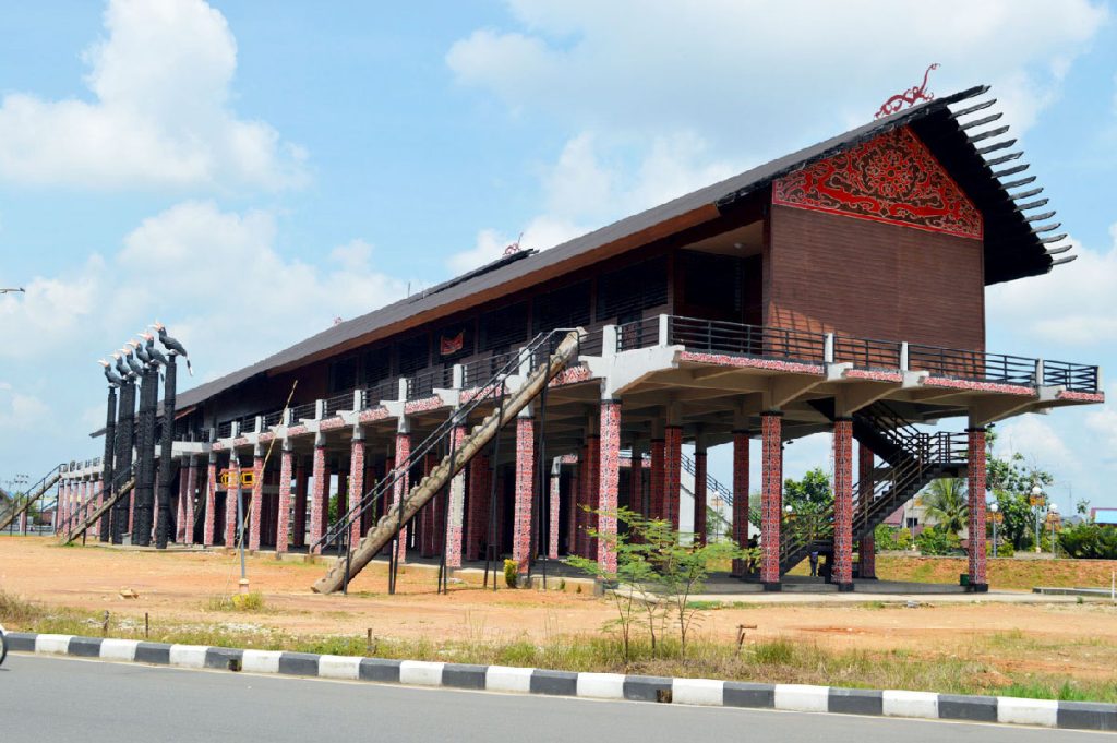 rumah adat kalimantan barat