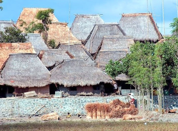 Rumah Adat Bale Jajar