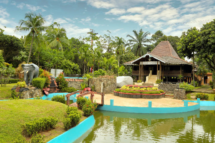 Rumah Adat Bubungan Lima