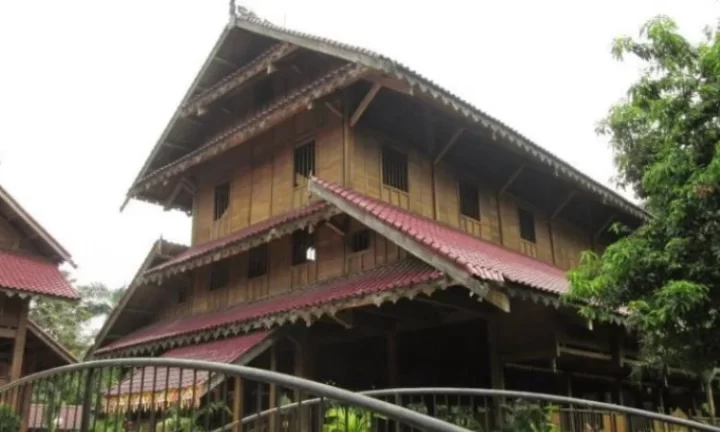 Rumah Adat Laikas