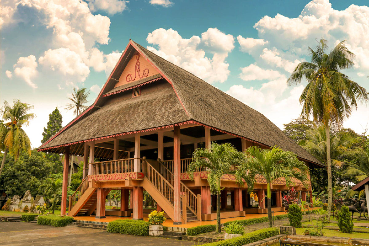 3 Nama Rumah Adat Sulawesi Utara, Ada Gambar & Penjelasan