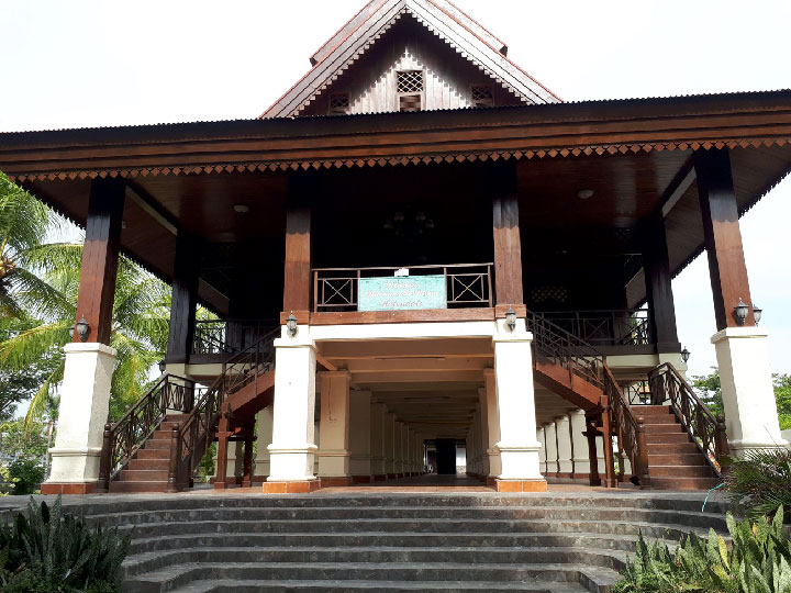 Rumah Adat Dulohupa