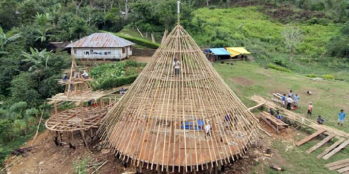 keunikan rumah adat mbaru niang ntt