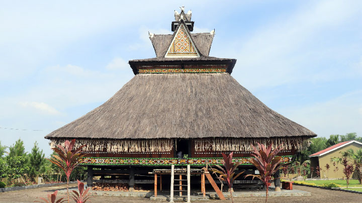 keunikan rumah adat siwaluh jabu