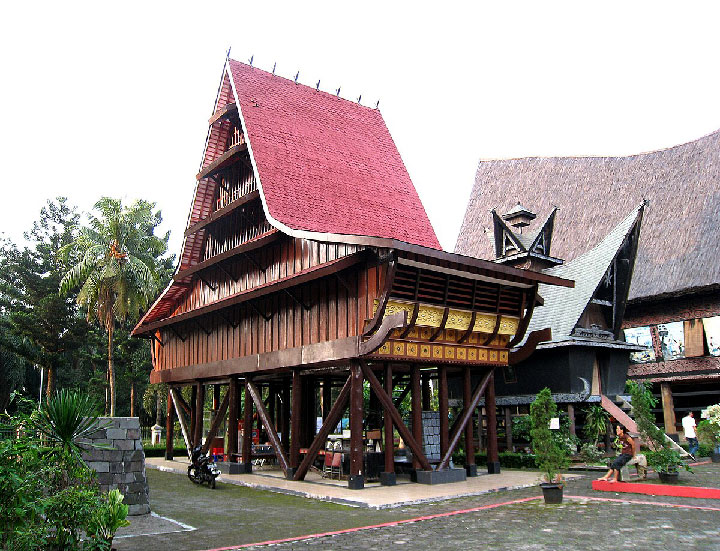 Rumah Adat Nias Utara: Omo Hada Niha