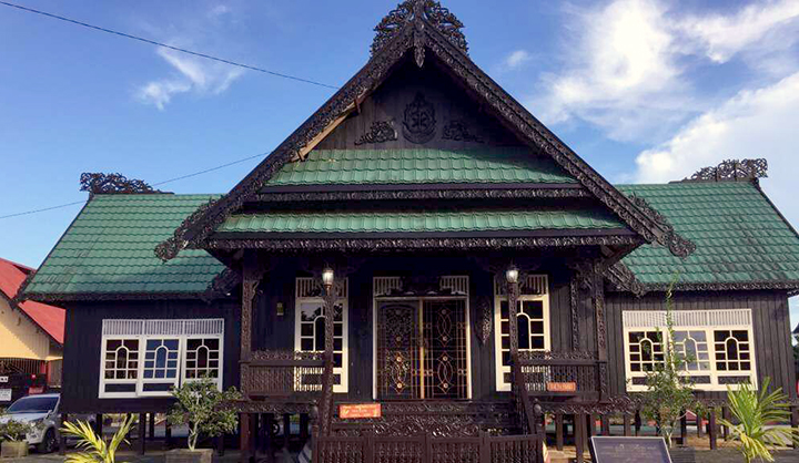 Rumah Adat Kalimantan Utara Baloy