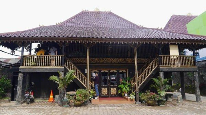 Rumah Adat Limas Sumatera