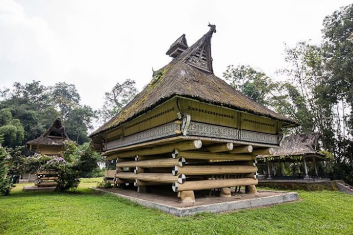 Rumah Adat Simalungun