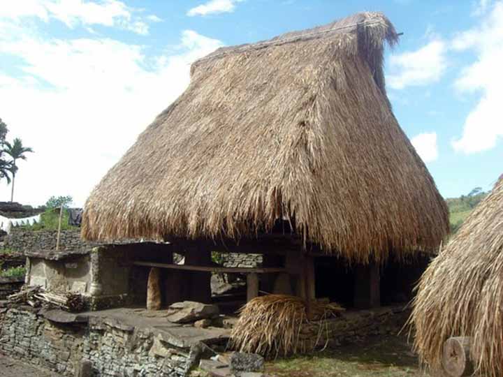 Rumah Sao Ria Tenda Bewa Moni Koanara