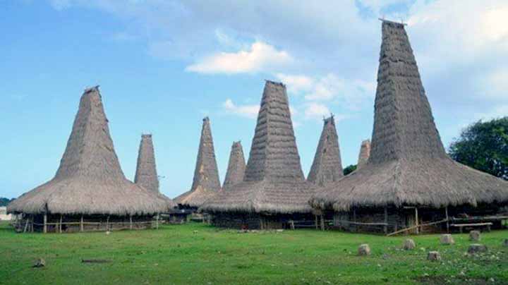 Rumah adat Sao Ata Mosa Lakitana