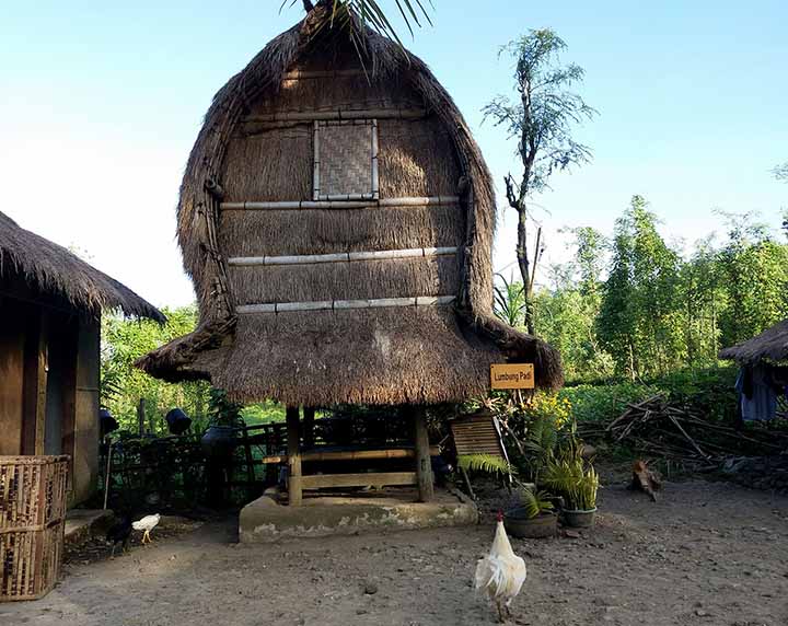 ciri khas Rumah Adat Bale Lumbung