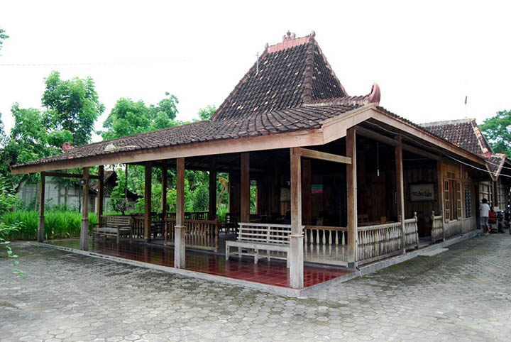 gambar rumah adat jawa tengah