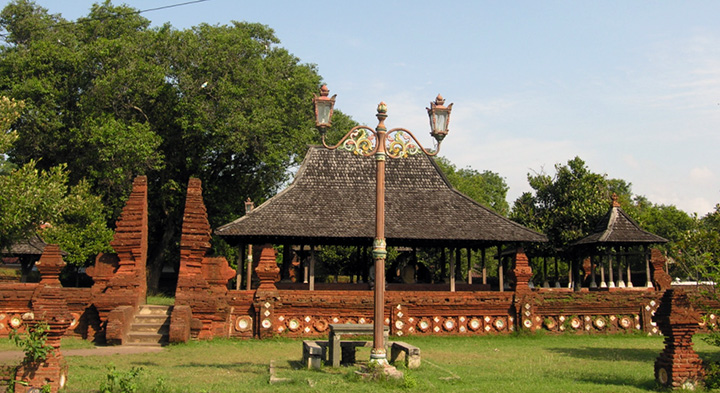 gambar rumah adat kasepuhan cirebon