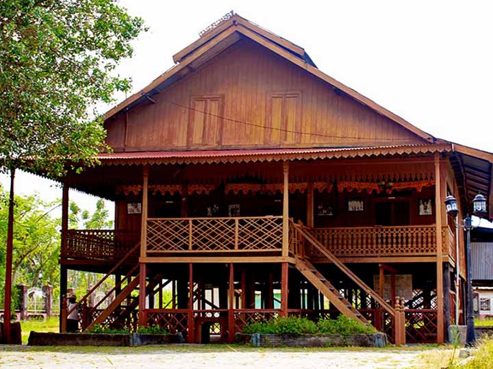 rumah adat saoraja