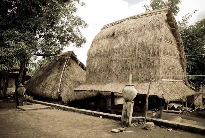 rumah adat sasak