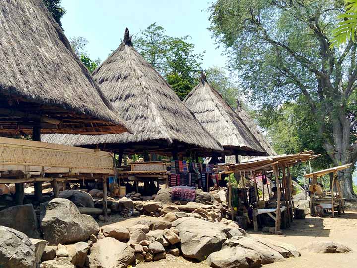 rumah adat suku abui