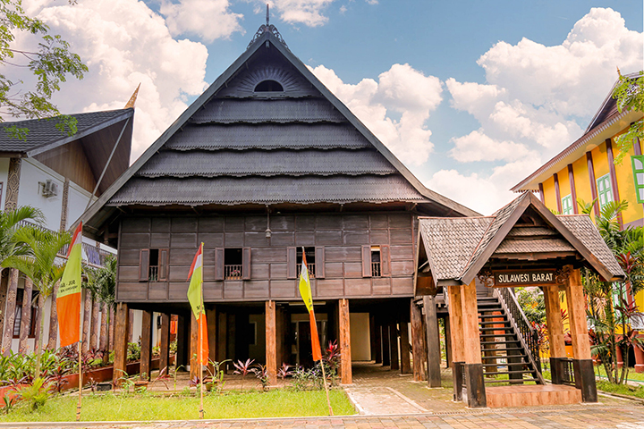 rumah adat sulawesi selatan bernama