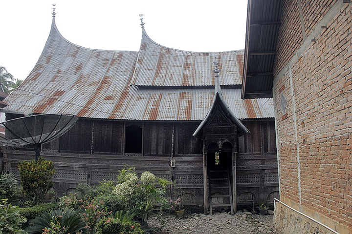 rumah adat sumatera barat namanya