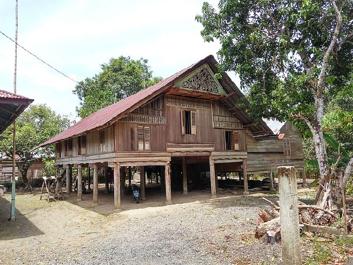 keunikan rumah adat krong bade aceh