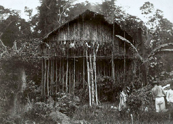 sejarah rumah adat kaki seribu manokwari papua barat