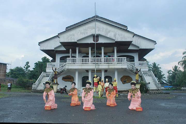 Rumah Adat Bolaang Mongondow adalah