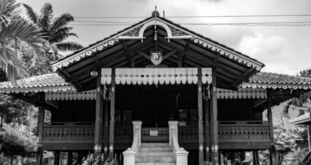 Rumah Adat Bubungan Lima berasal dari daerah