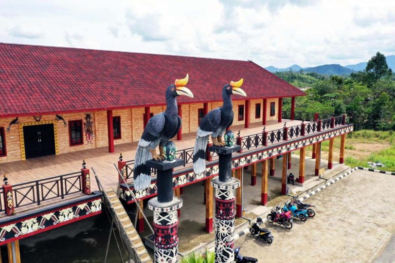 Rumah Ramin Bantang Bengkayang