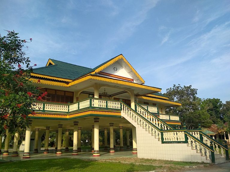 Rumah adat Puri Melayu Sri menanti