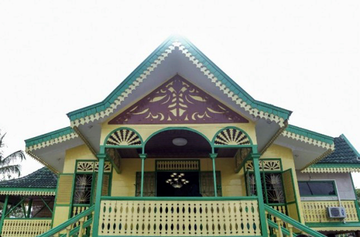 Rumah adat Puri Melayu Sri sumatera utara