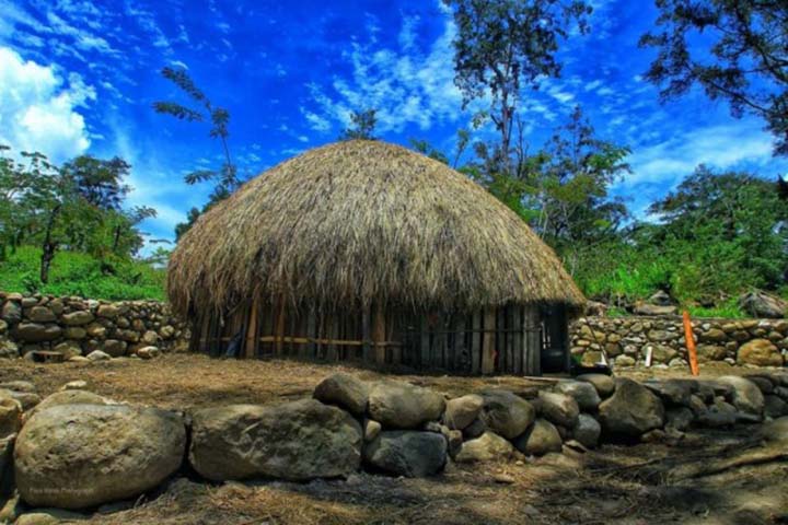 Rumah adat papua Ebei