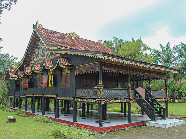 fungsi rumah kajang lako