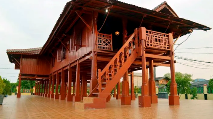 fungsi rumah panggung betawi