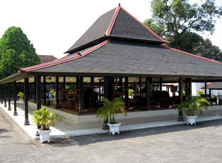 rumah ada Jawa Timur limasan lambang sari