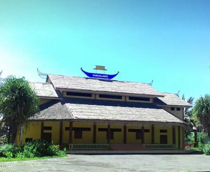 rumah adat Suku Tobelo