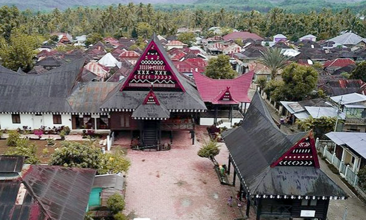 rumah adat bagas godang