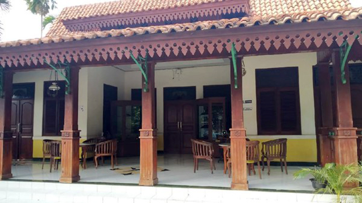 rumah adat betawi