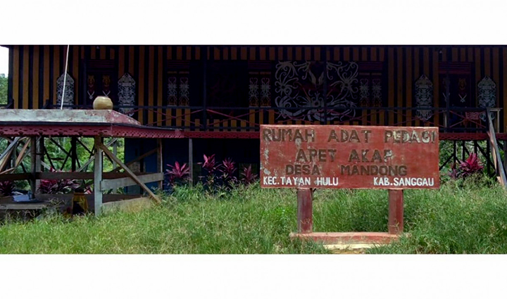 rumah adat kalimantan barat betang