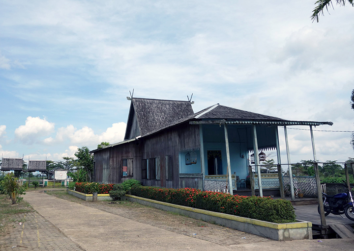 rumah adat kalimantan selatan gajah baliku