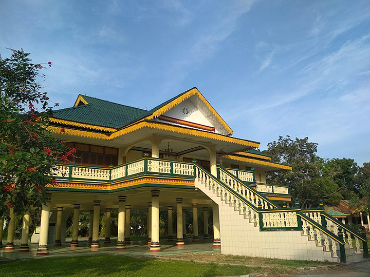 rumah adat melayu sumatera utara