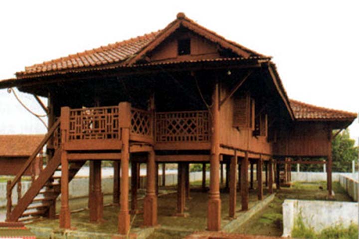 rumah adat panggung betawi