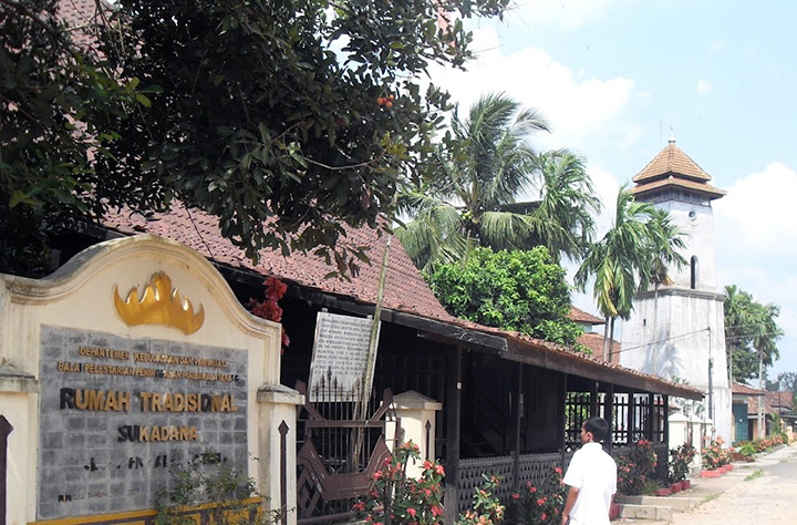 rumah adat sukadana berasal dari