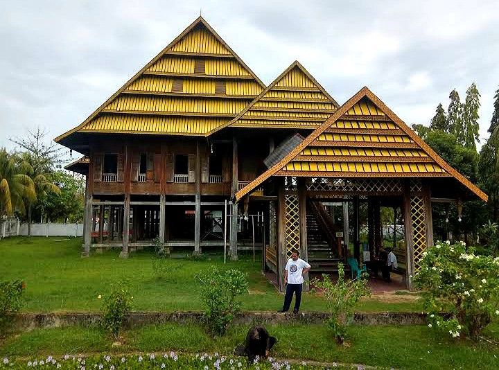 rumah adat sulawesi selatan Banua Maoge Wotu