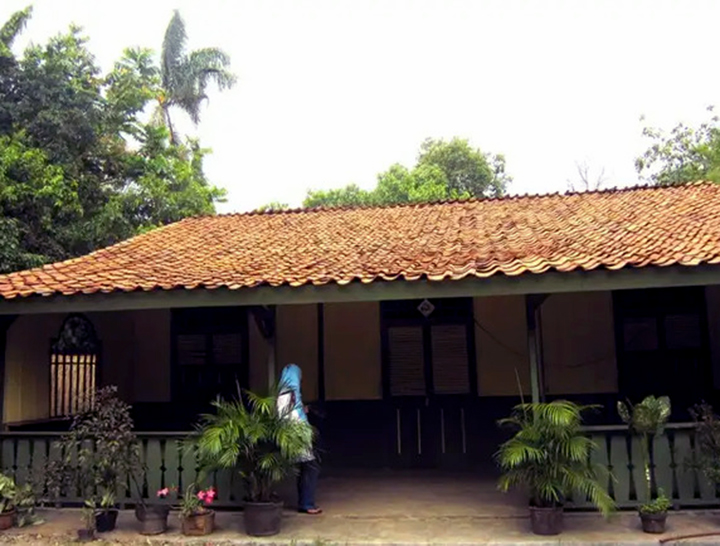 rumah gudang betawi