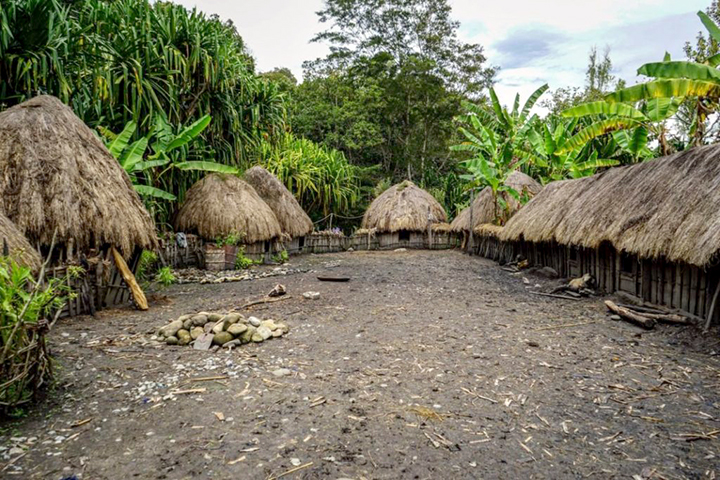 rumah hunila adalah